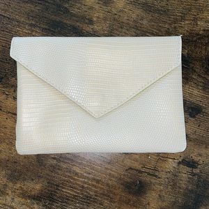 Ipsy Cosmetic Case‎ * 7" x 5" *  Faux leather with Green Lining